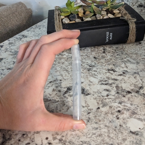 Jewel Avri by Aroma Concepts (5ML sample only) - Picture 2 of 2